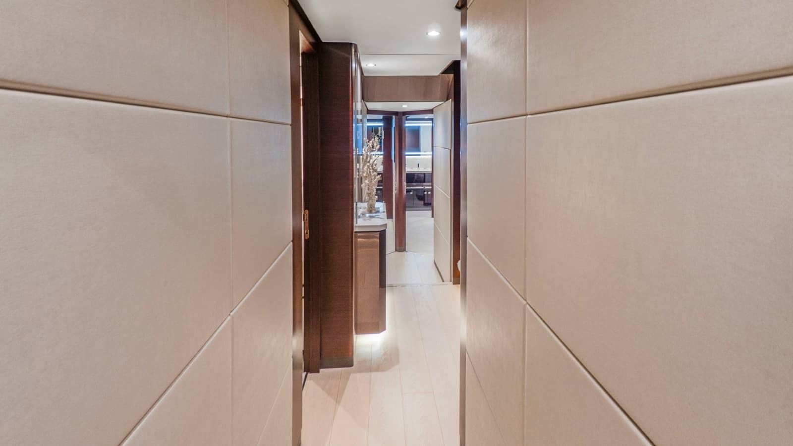 2024 Ocean Alexander 28E - Photo 31