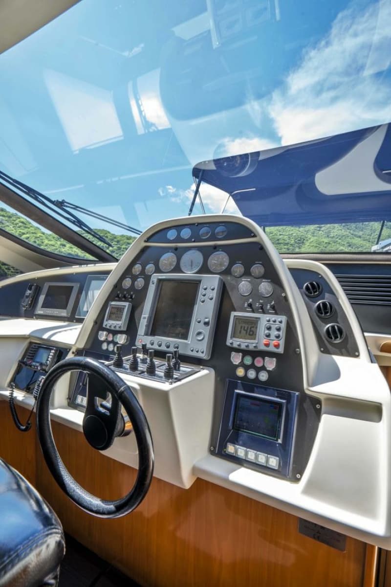 2005 Pershing 76 Motor Yacht - Photo 11