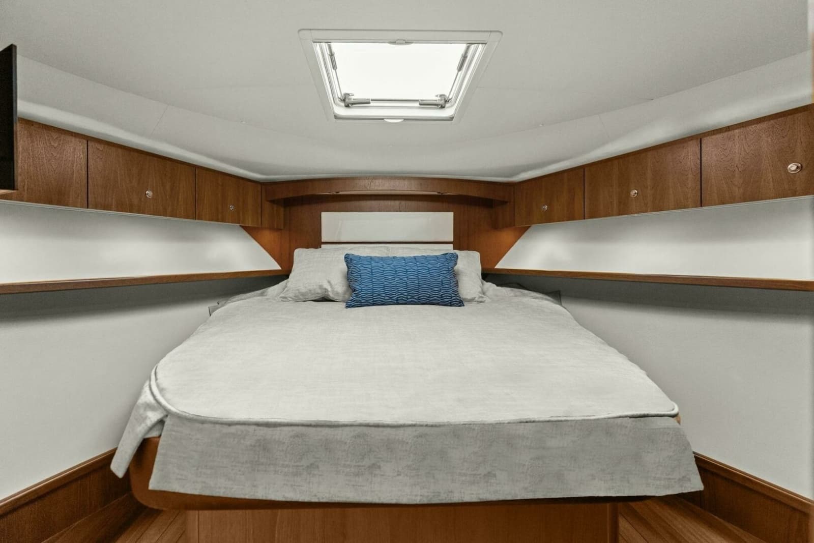 2013 Tiara Yachts 3900 Convertible - Photo 3