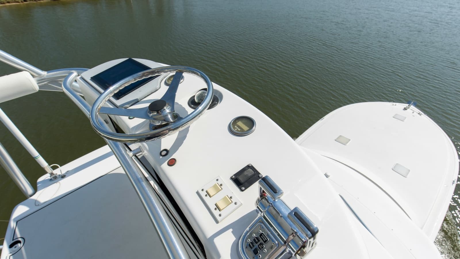2005 Viking 61 Enclosed Bridge - Photo 35