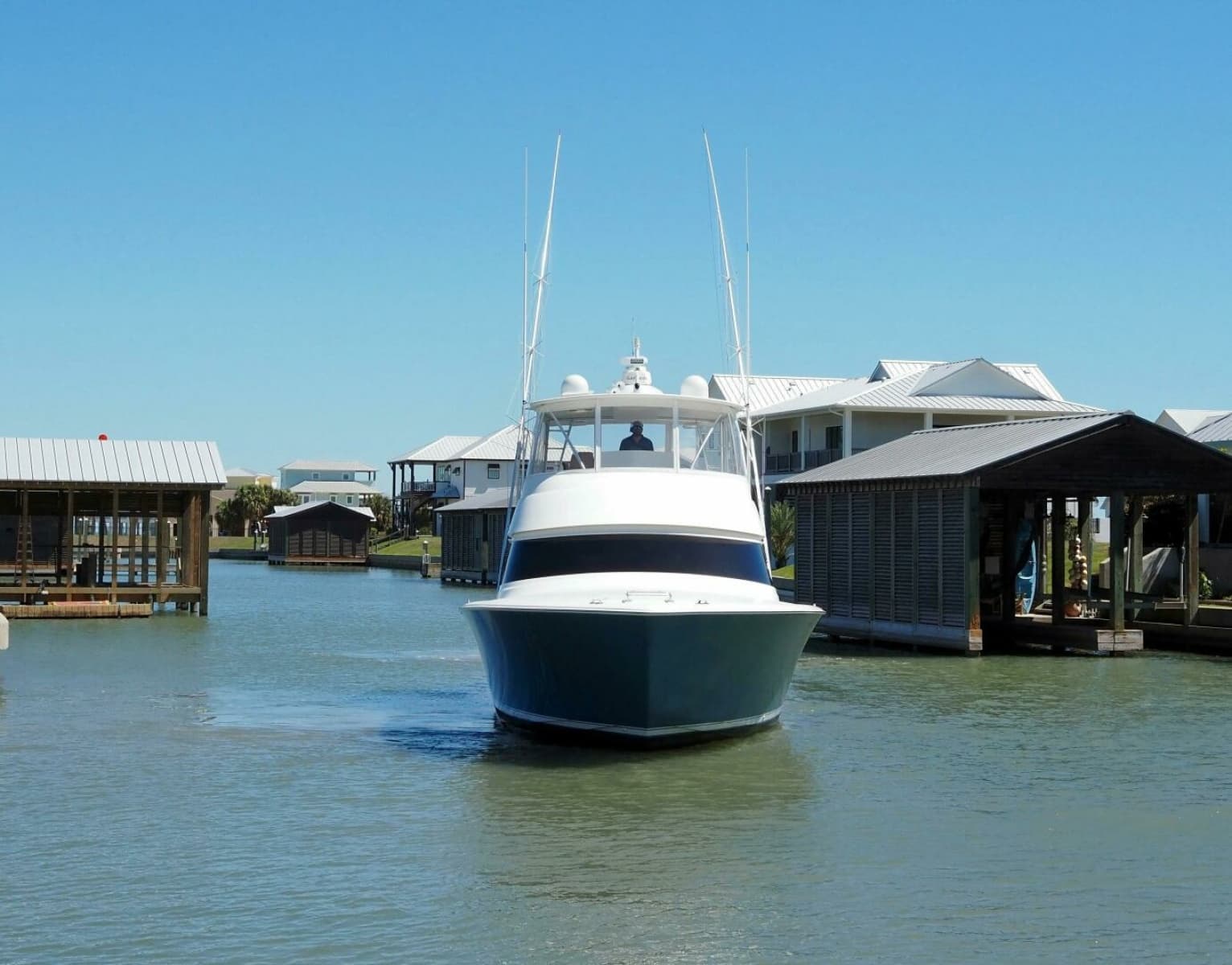 2017 Viking 52 Convertible - Photo 53