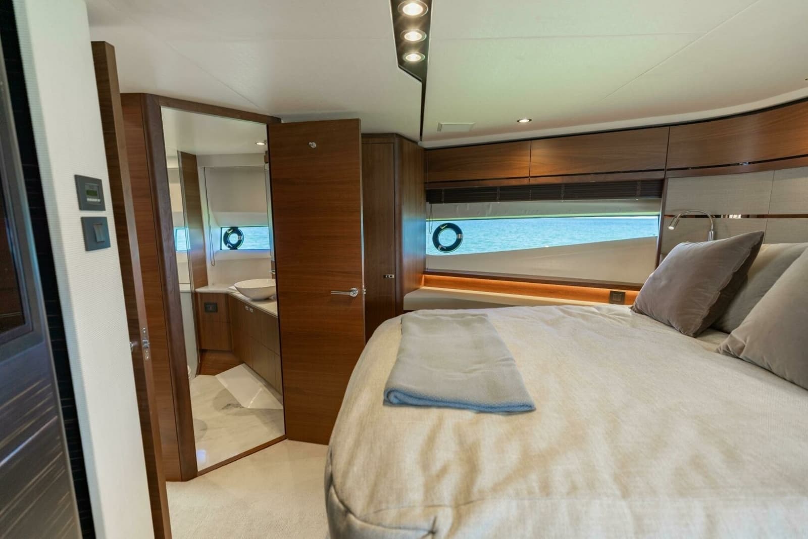 2019 Princess S65 - Photo 39