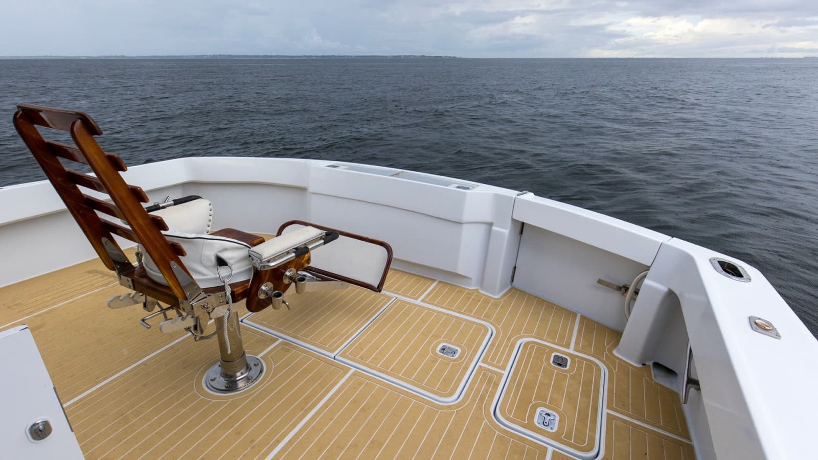 1999 Hatteras 60 Enclosed Bridge Convertible - Photo 40