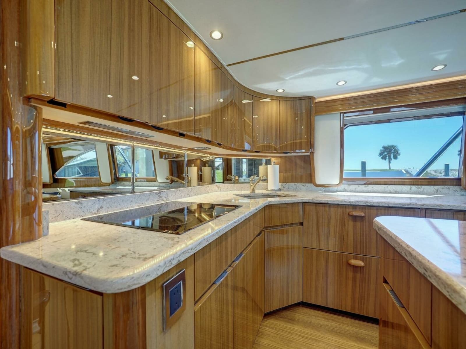 2017 Viking 52 Convertible - Photo 8