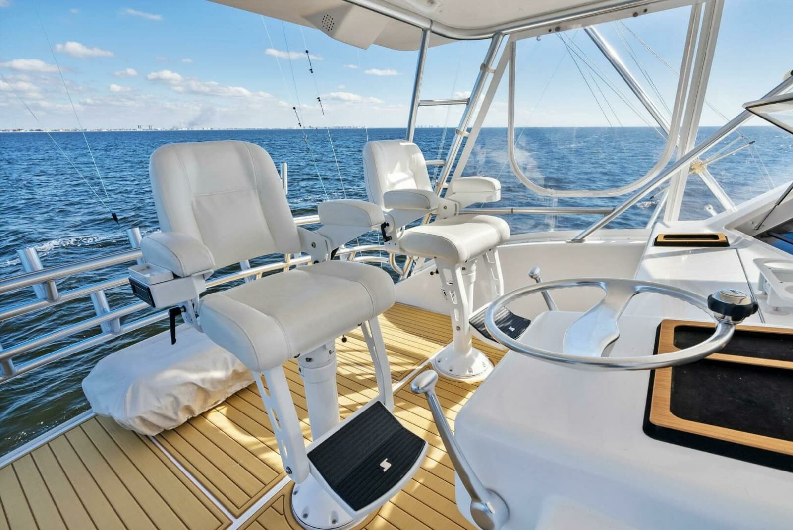 2002 Viking 65 Convertible - Photo 4