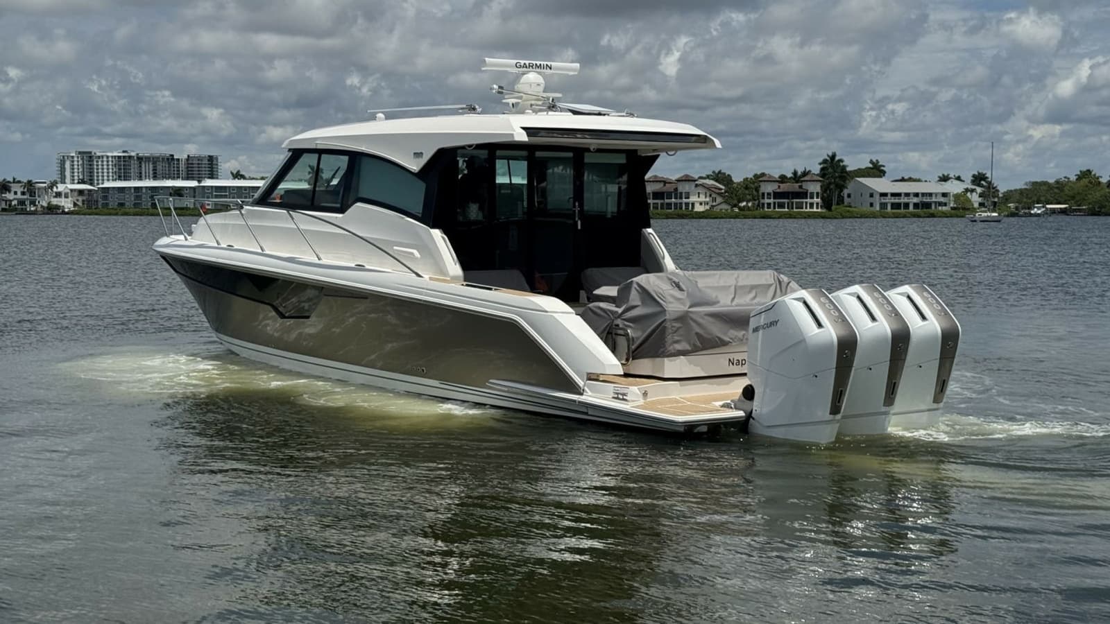 2025 Tiara Yachts 48LE - Photo 10