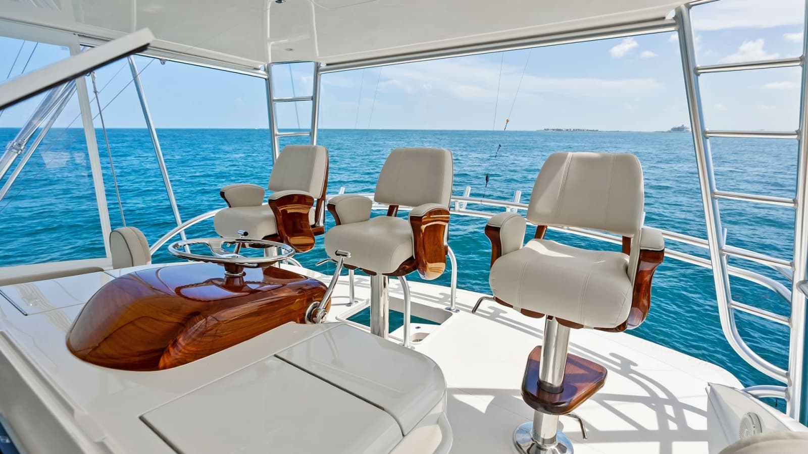2018 Viking 62 Convertible - Photo 47