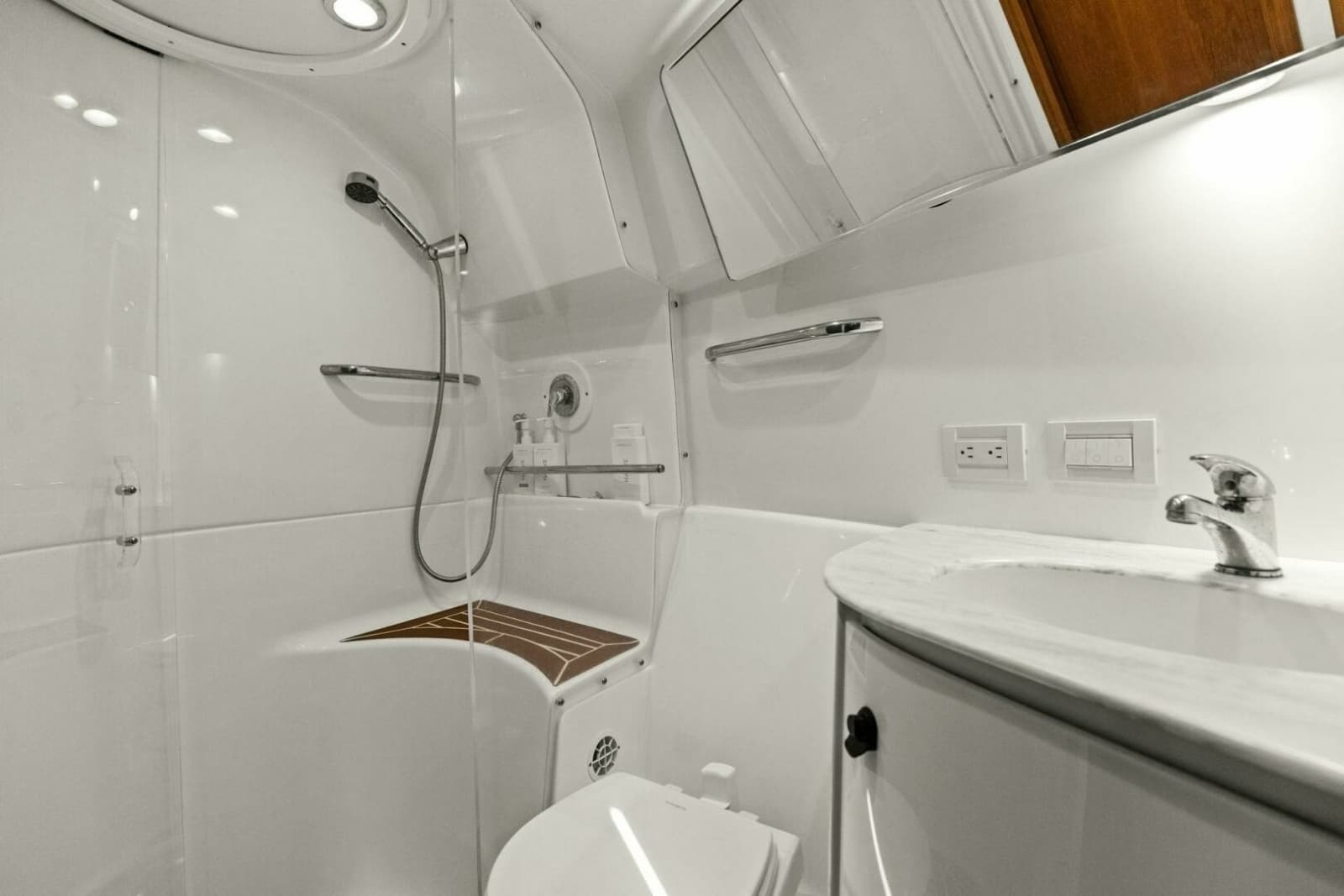 2013 Tiara Yachts 3900 Convertible - Photo 24