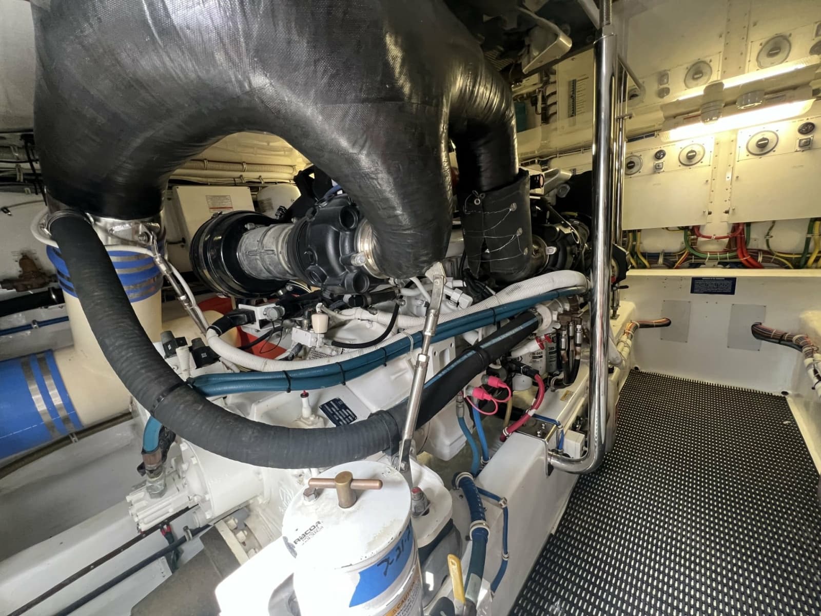2013 Hatteras GT 54 - Photo 35