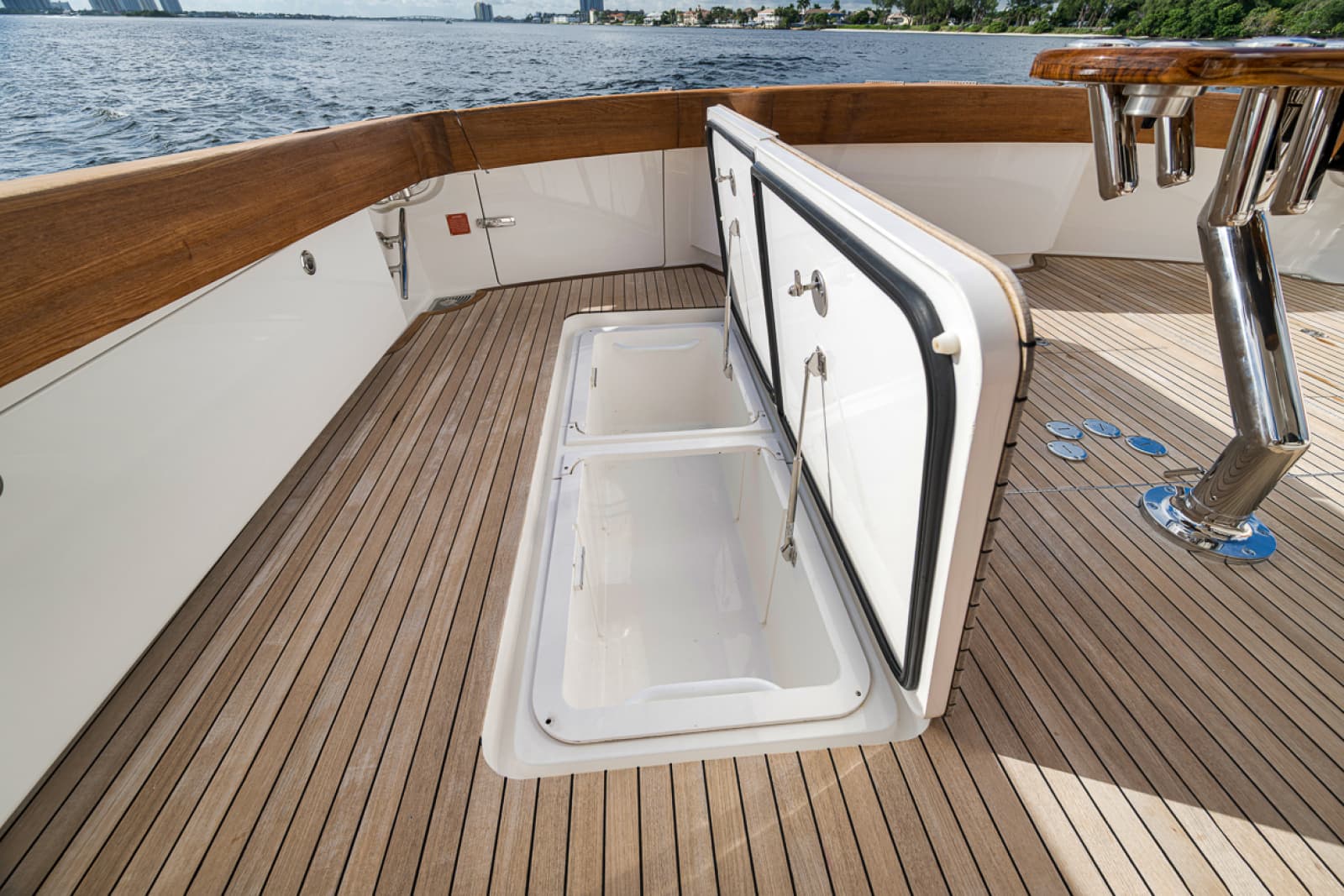 2020 Viking 68 Convertible - Photo 51