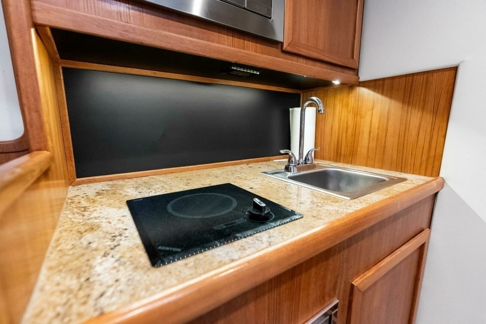 2018 Custom Carolina 35 Express - Photo 31
