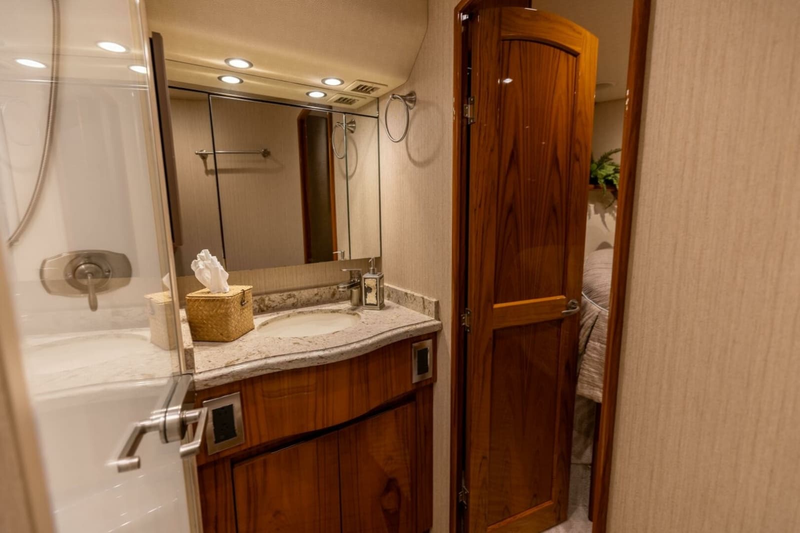 2017 Viking 66 Convertible - Photo 34