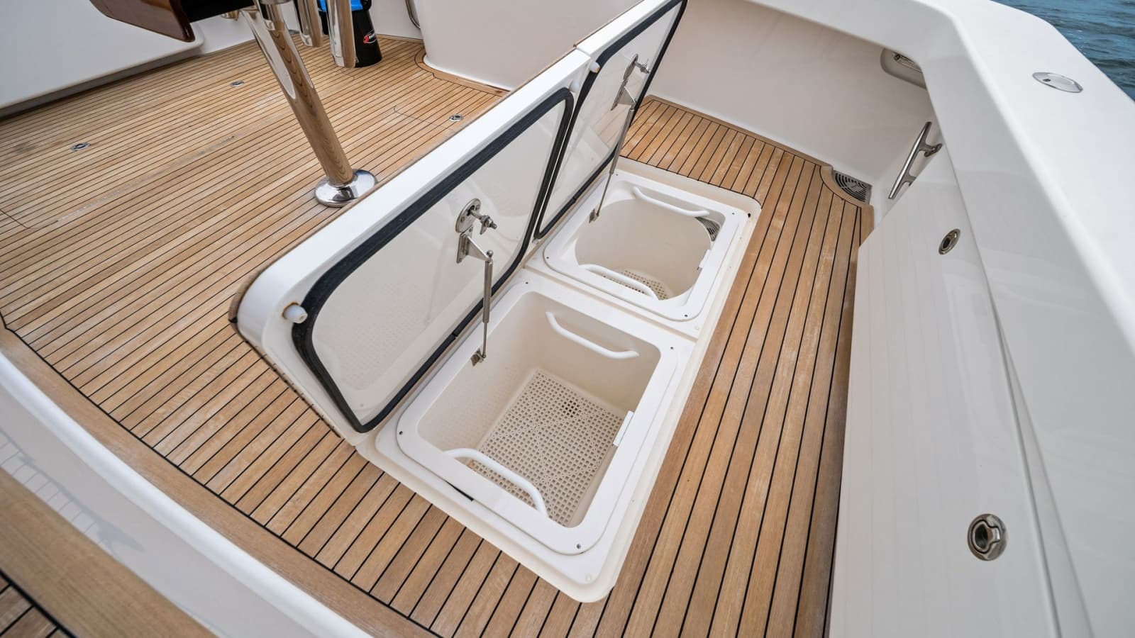 2013 Viking 55 Convertible - Photo 36