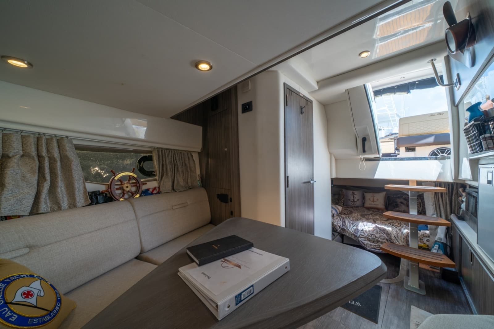 2025 Sea Ray 320 Sundancer - Photo 24