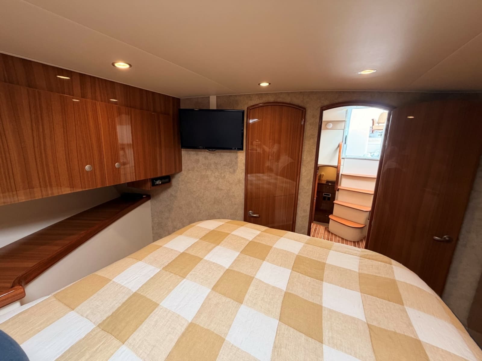 2015 Viking 42 Open - Photo 7