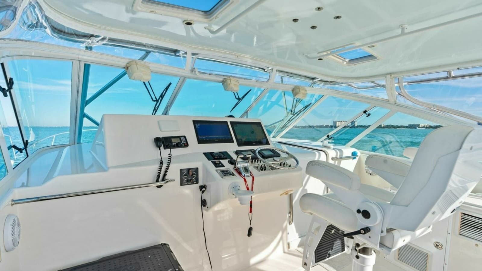 2005 Cabo 40 Express - Photo 17