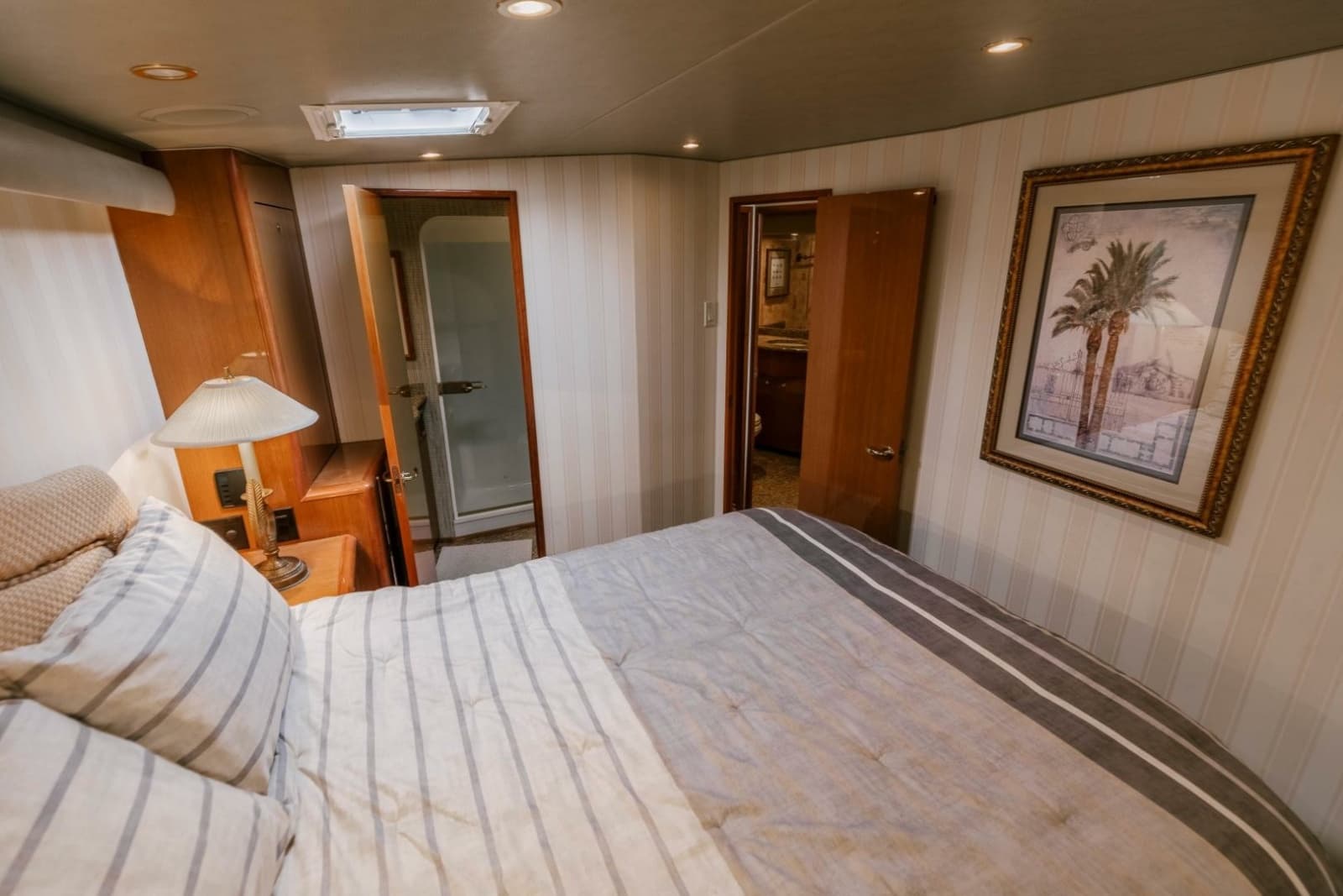 2003 Viking 56 Convertible - Photo 35