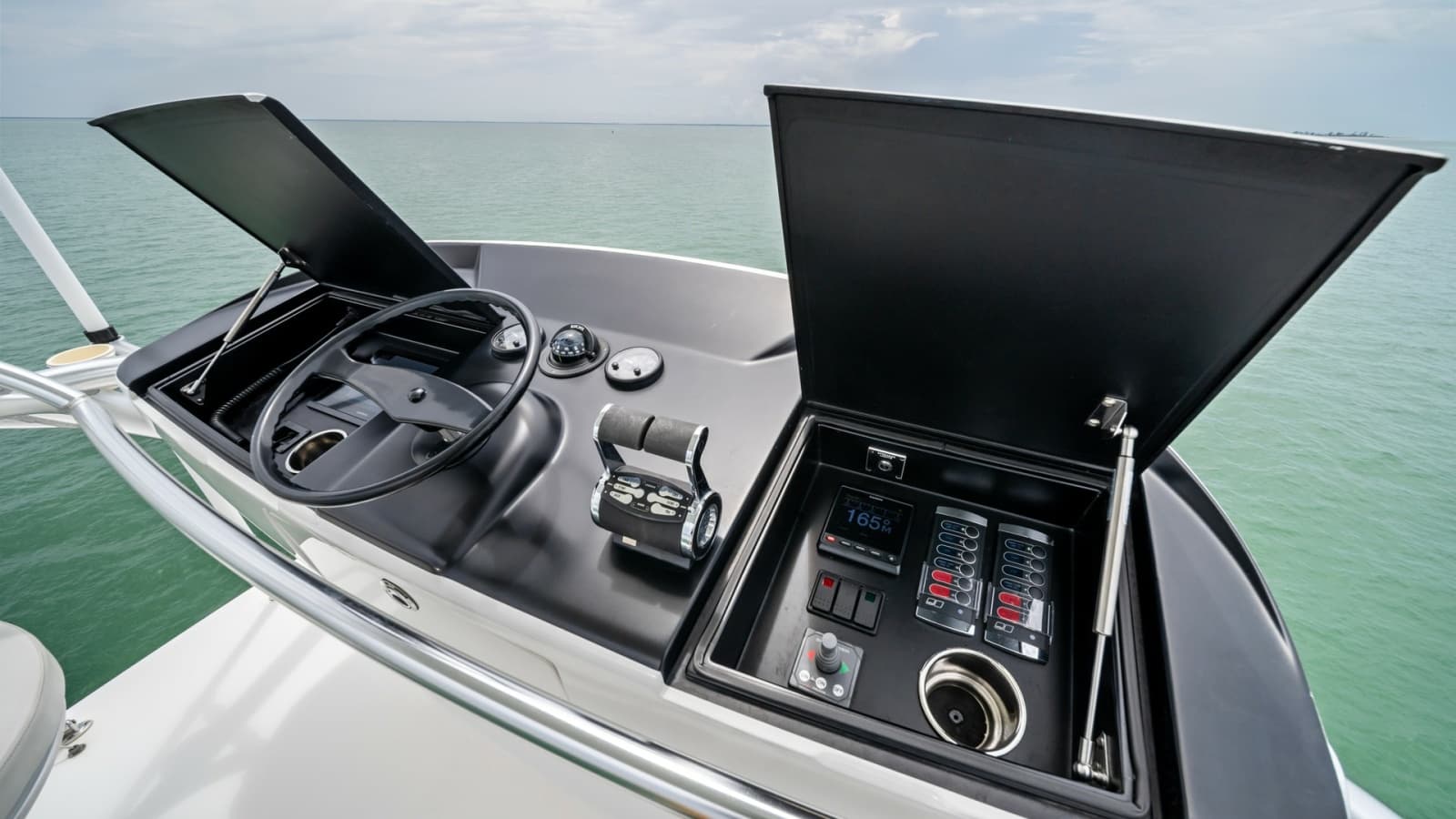 2021 Viking 72 Enclosed Bridge - Photo 7