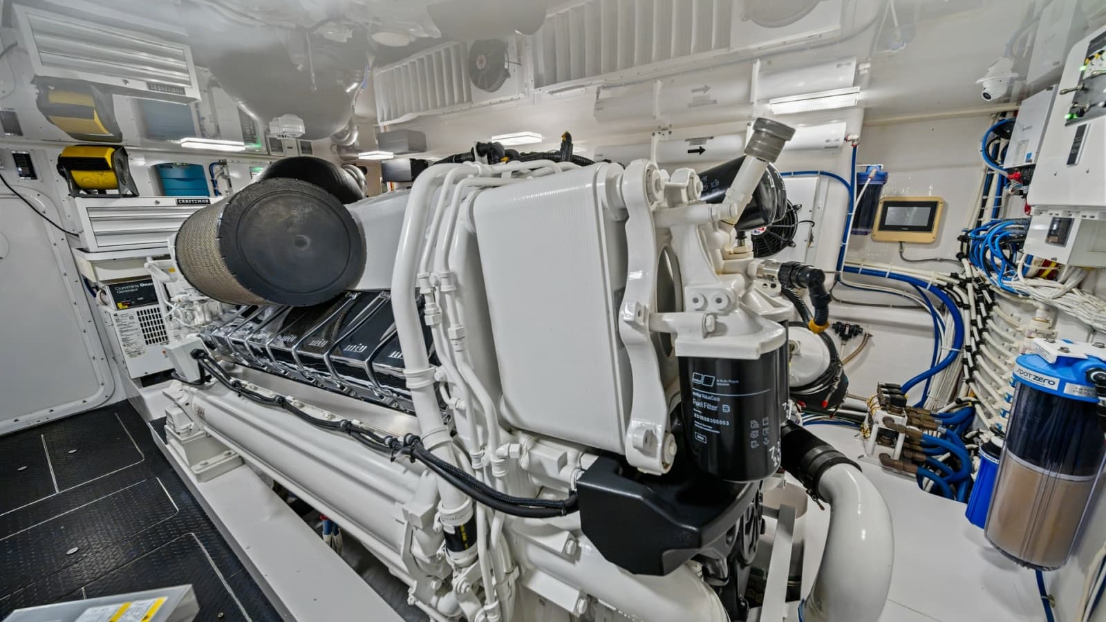 2021 Viking 72 Enclosed Bridge - Photo 60