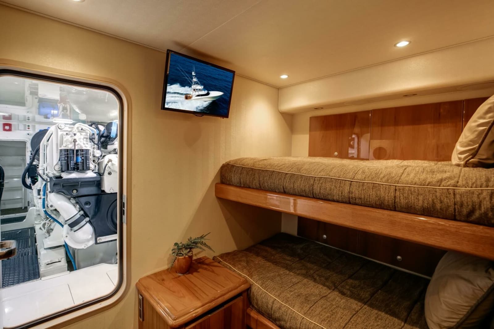2015 Viking 70 Convertible - Photo 12