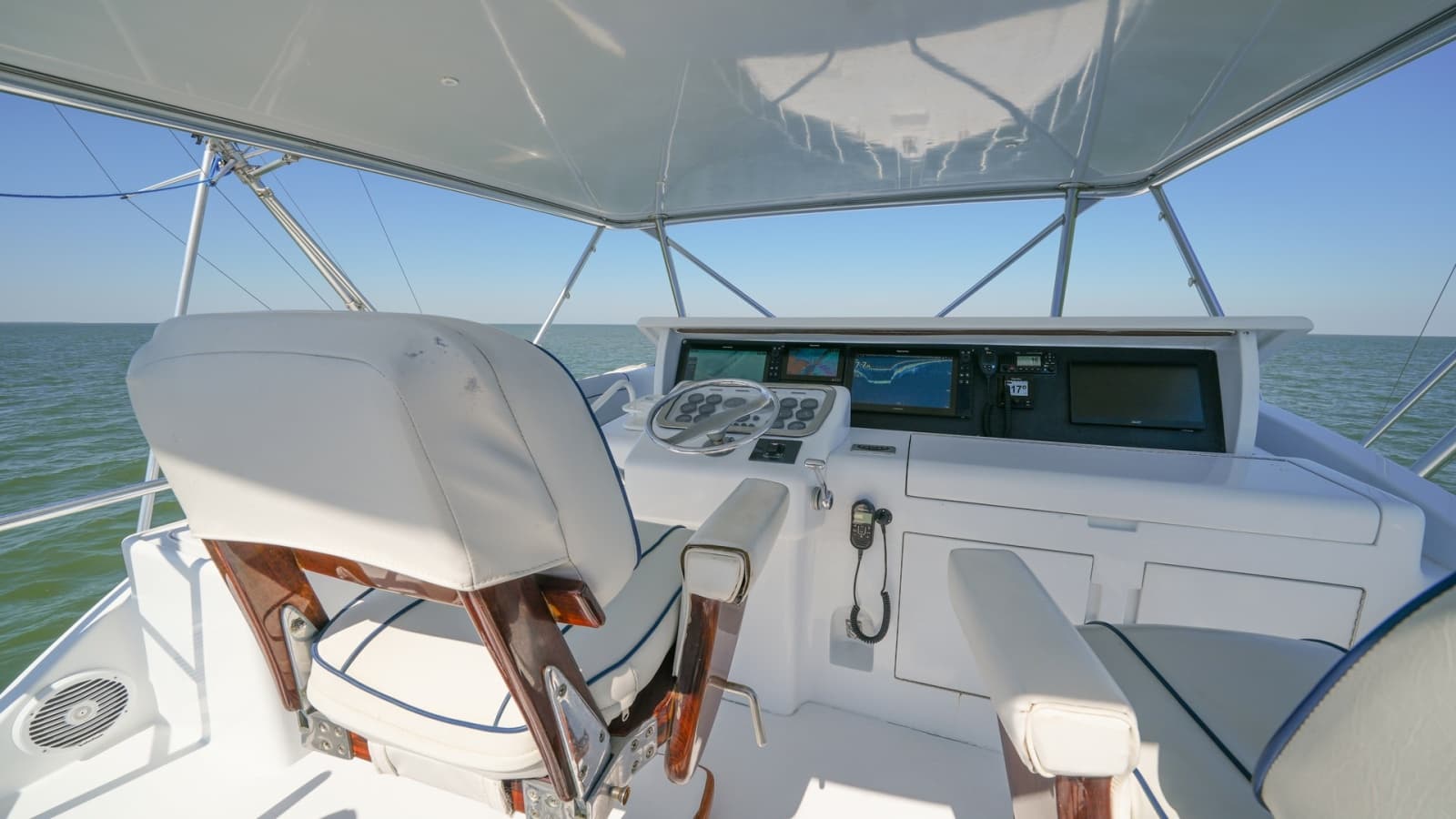 2001 Hatteras 60 Convertible - Photo 35