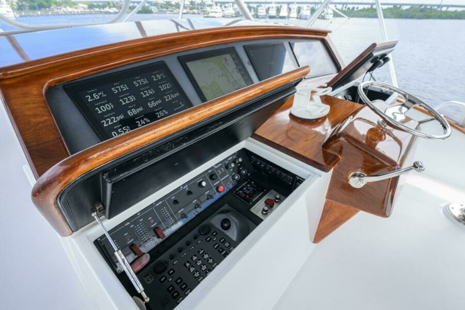 2004 Merritt 72 Convertible - Photo 37
