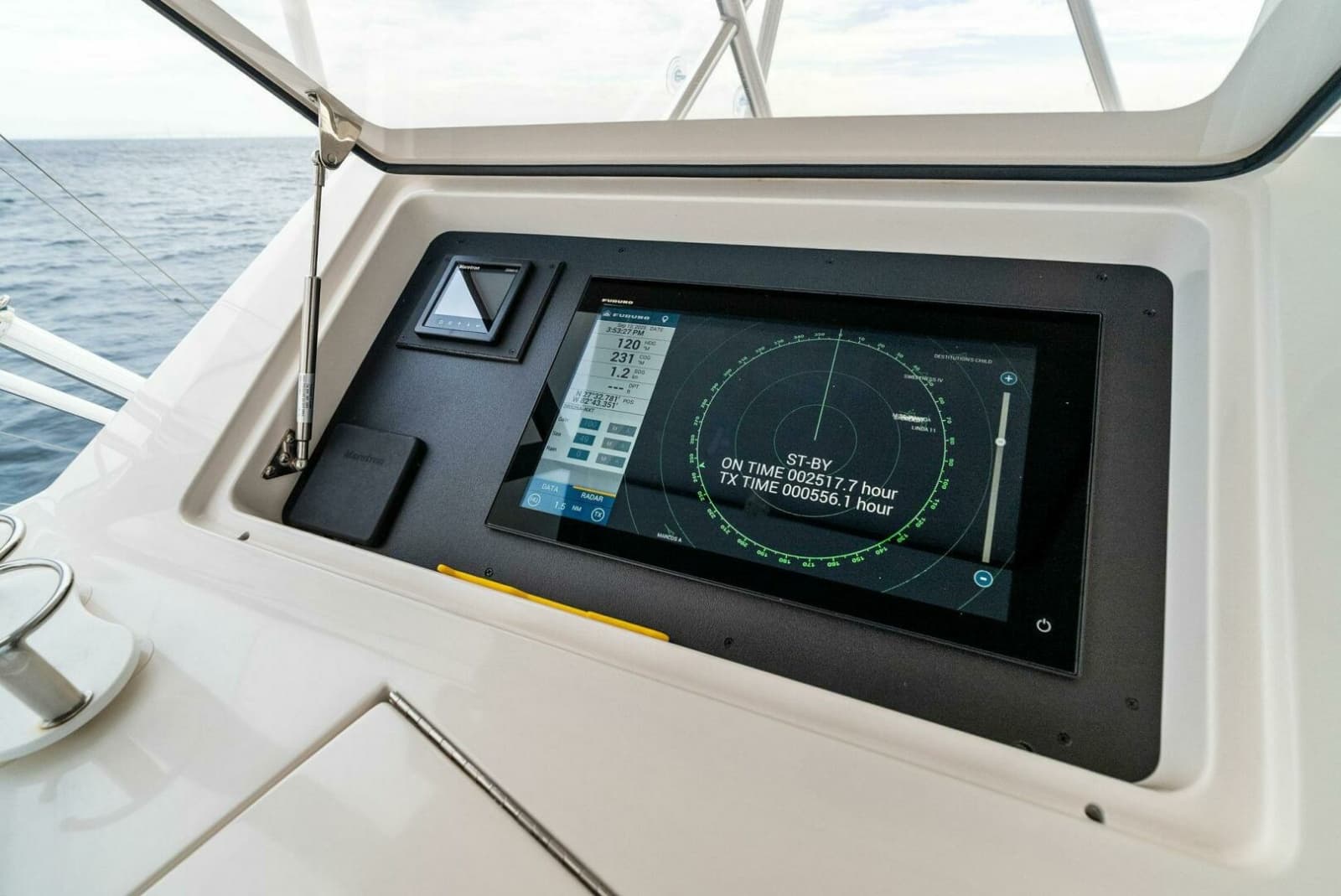 2006 Viking 61 Convertible - Photo 62