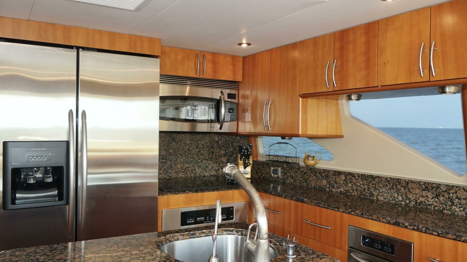 2007 Lazzara Yachts 74 Motor Yacht - Photo 47
