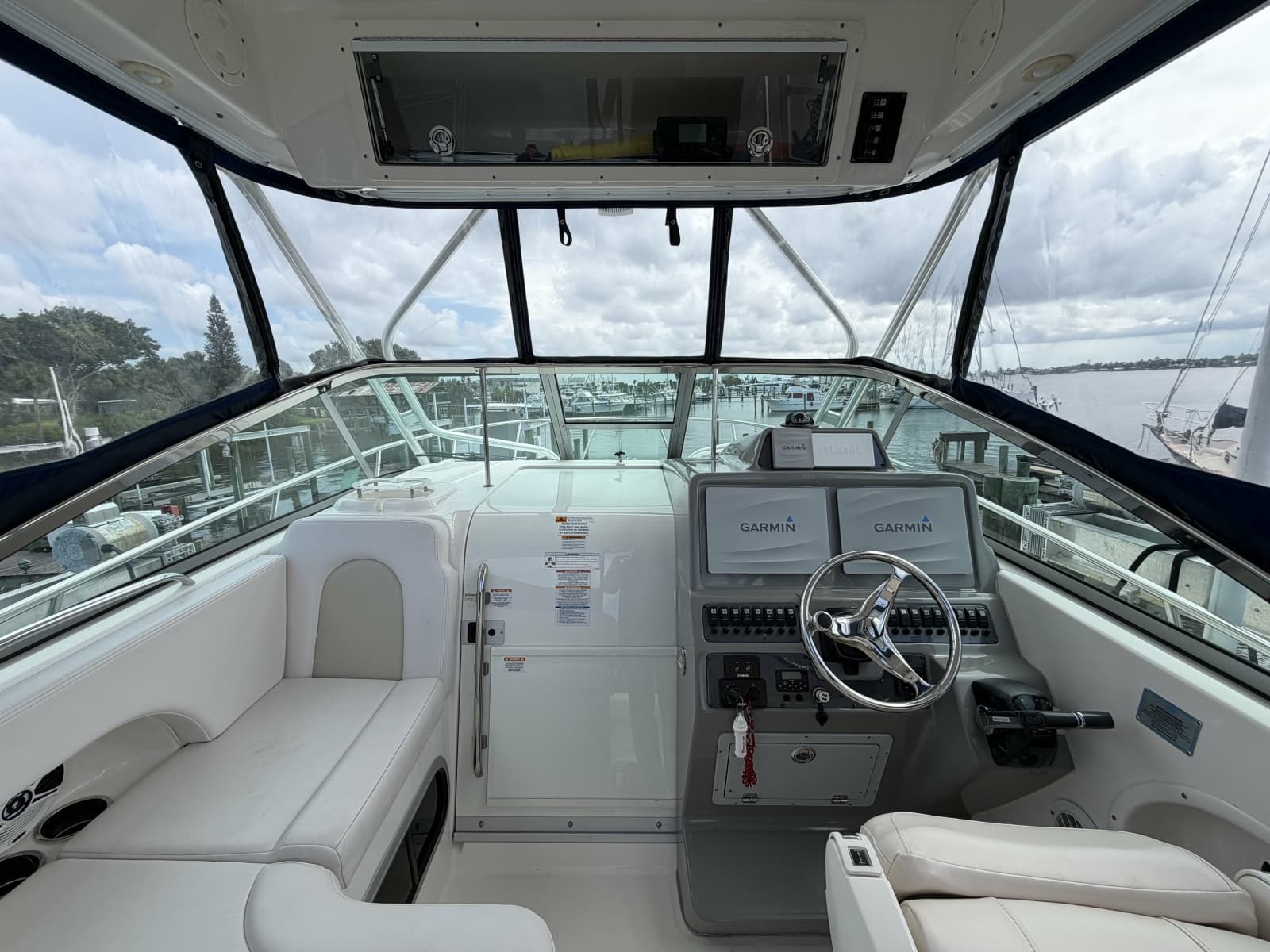 2016 Robalo R305 - Photo 9