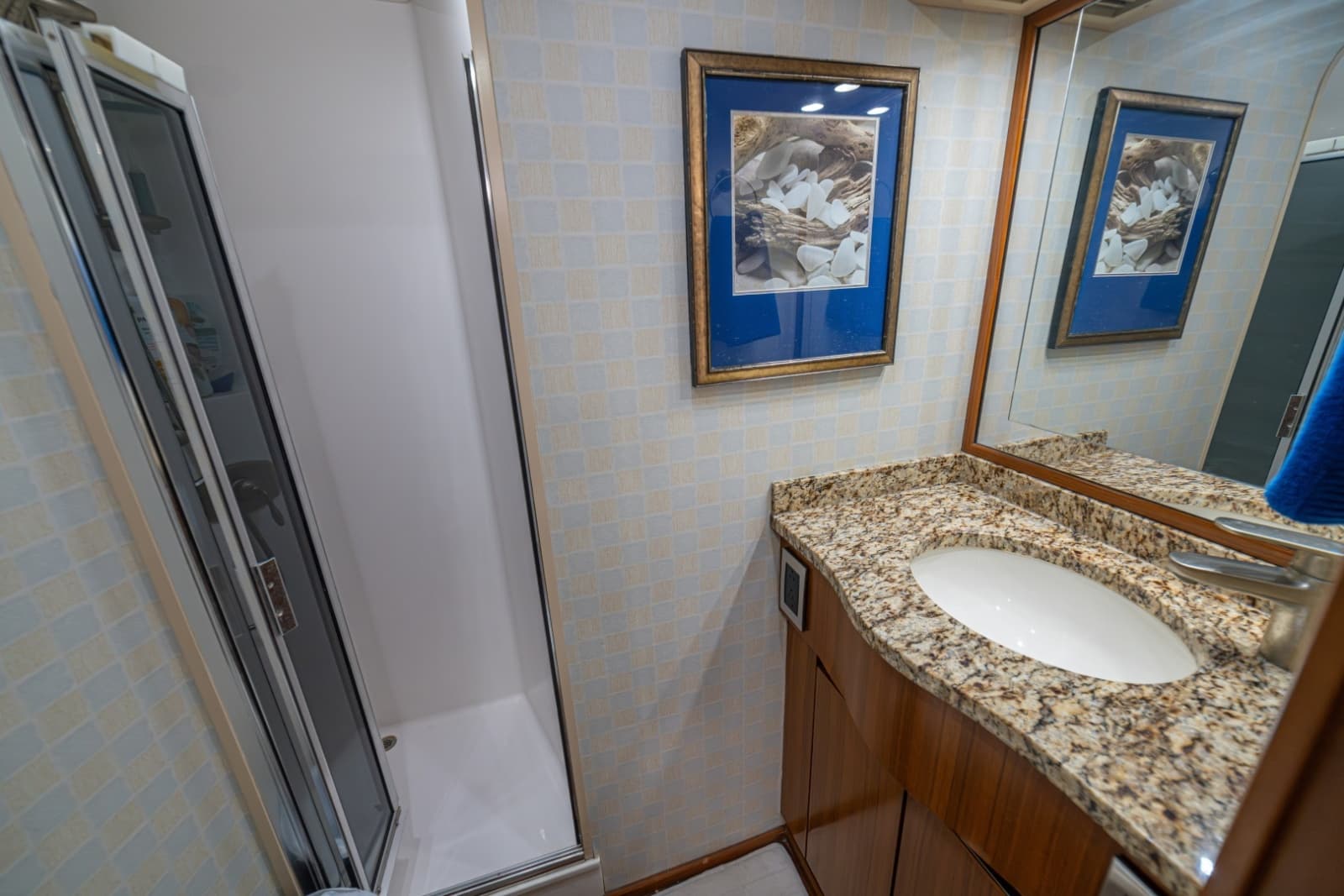 2012 Viking 60 Convertible - Photo 47
