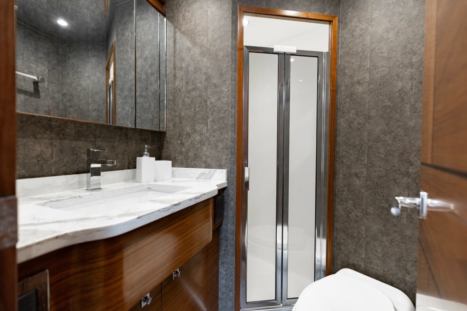 2023 Viking 72 Convertible - Photo 49