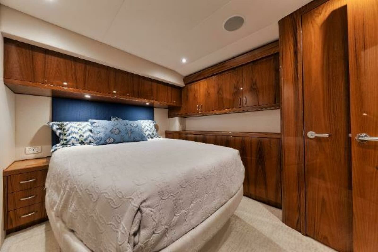 2018 Hatteras GT54 - Photo 21