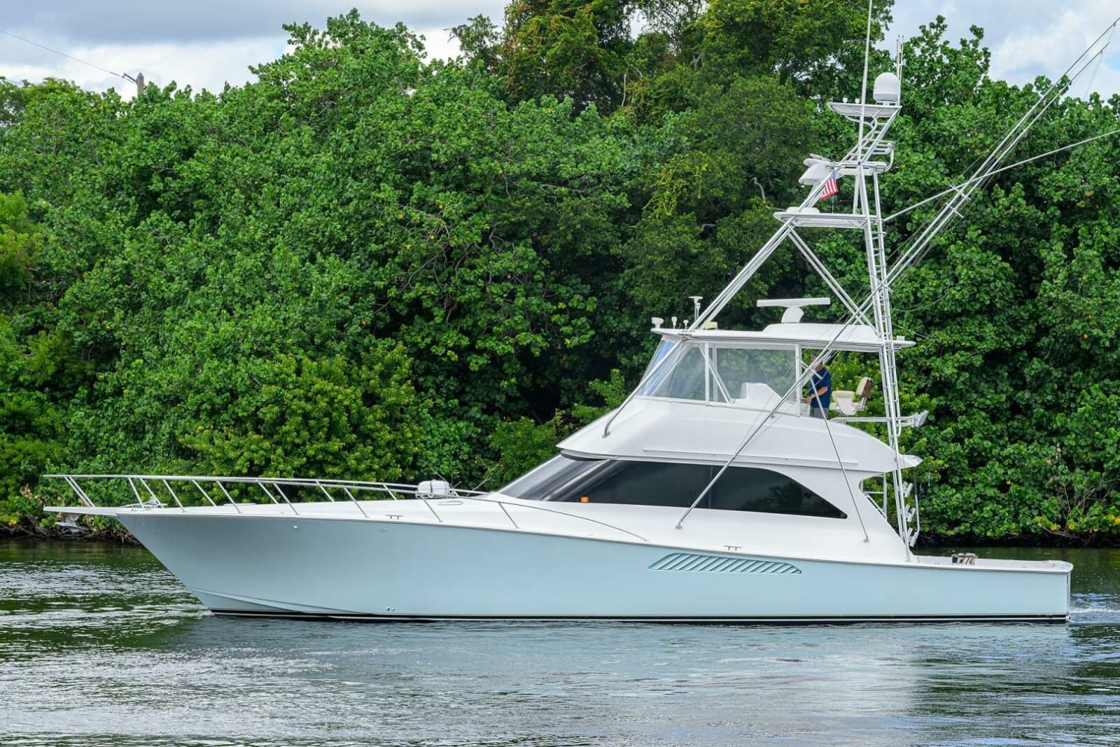 2004 Viking 56 Convertible - Photo 9