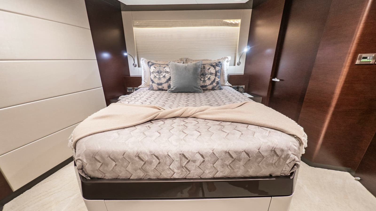 2024 Ocean Alexander 28E - Photo 28