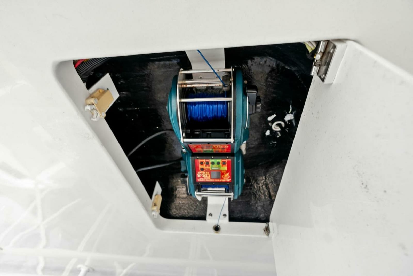 2002 Viking 65 Convertible - Photo 57