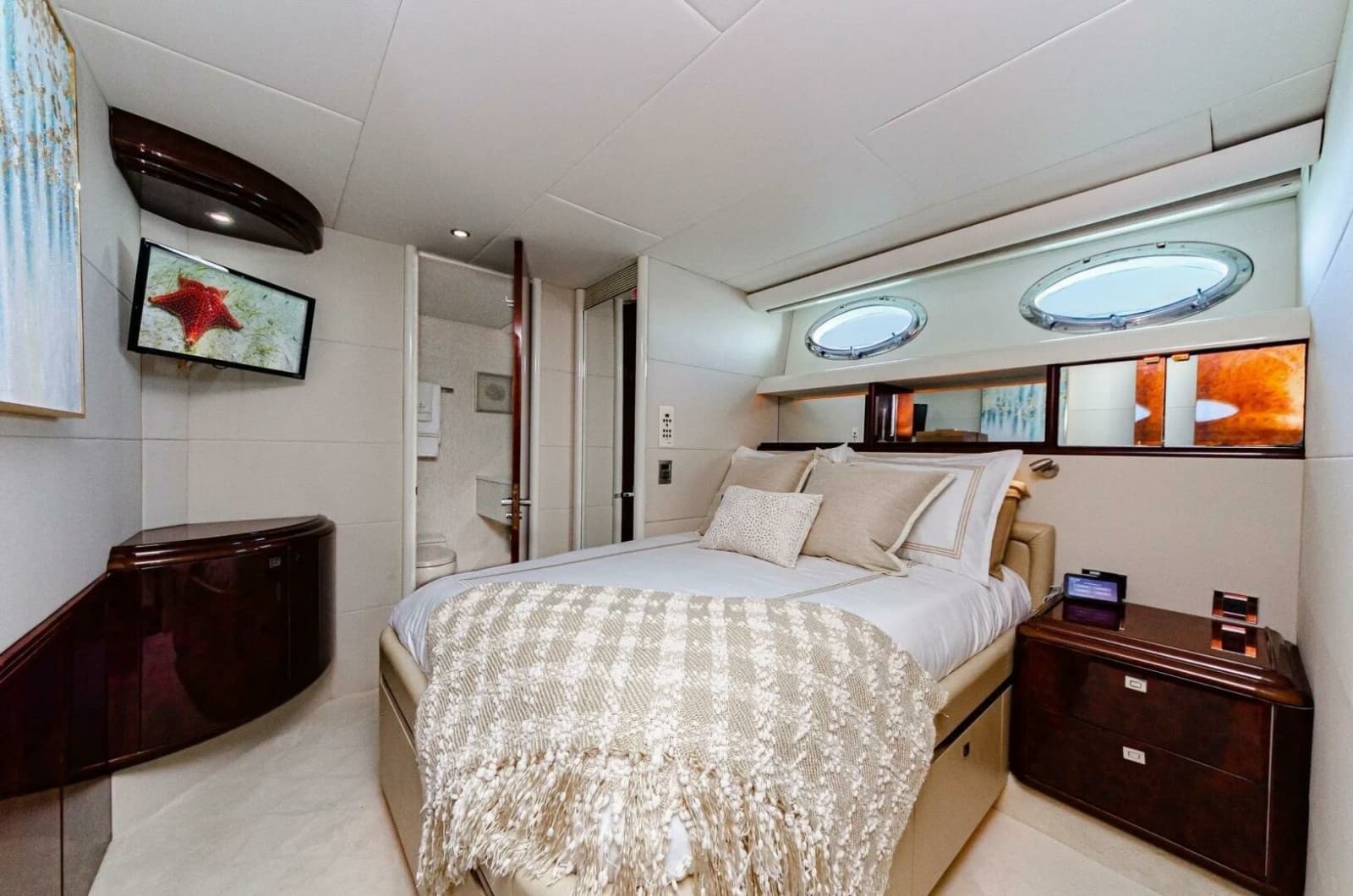 2001 Lazzara Yachts 94 Motor Yacht - Photo 75