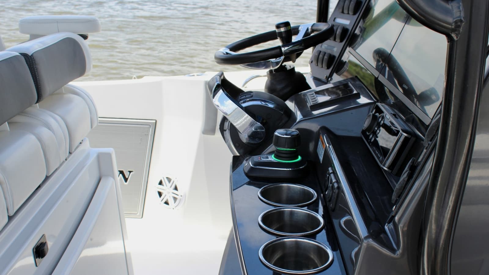 2020 Blackfin 332 Center Console - Photo 6
