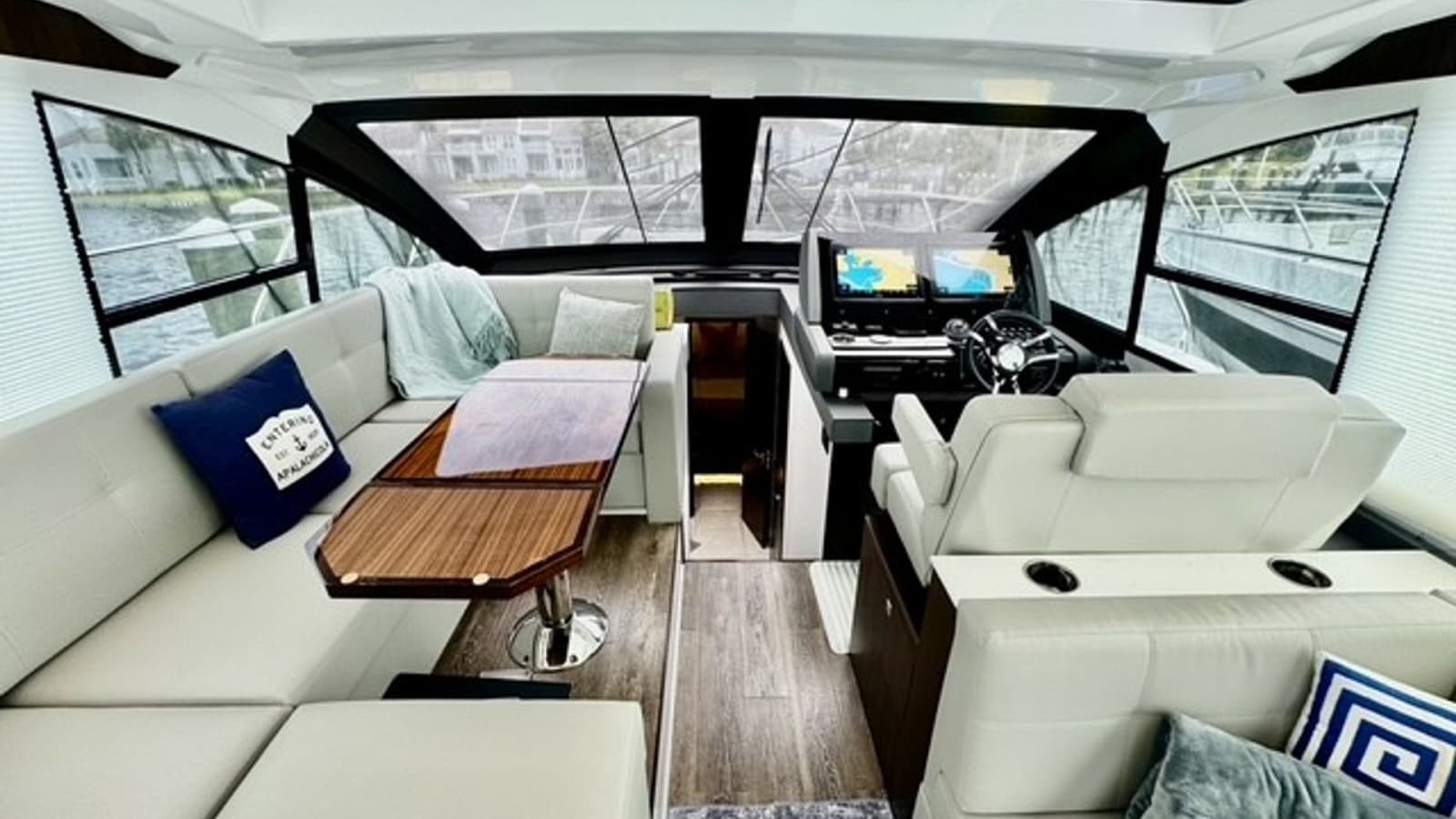 2023 Cruisers Yachts 50 Cantius - Photo 2