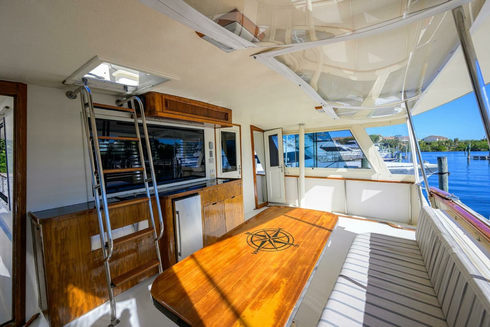 1987 Hatteras 63 Motor Yacht - Photo 45