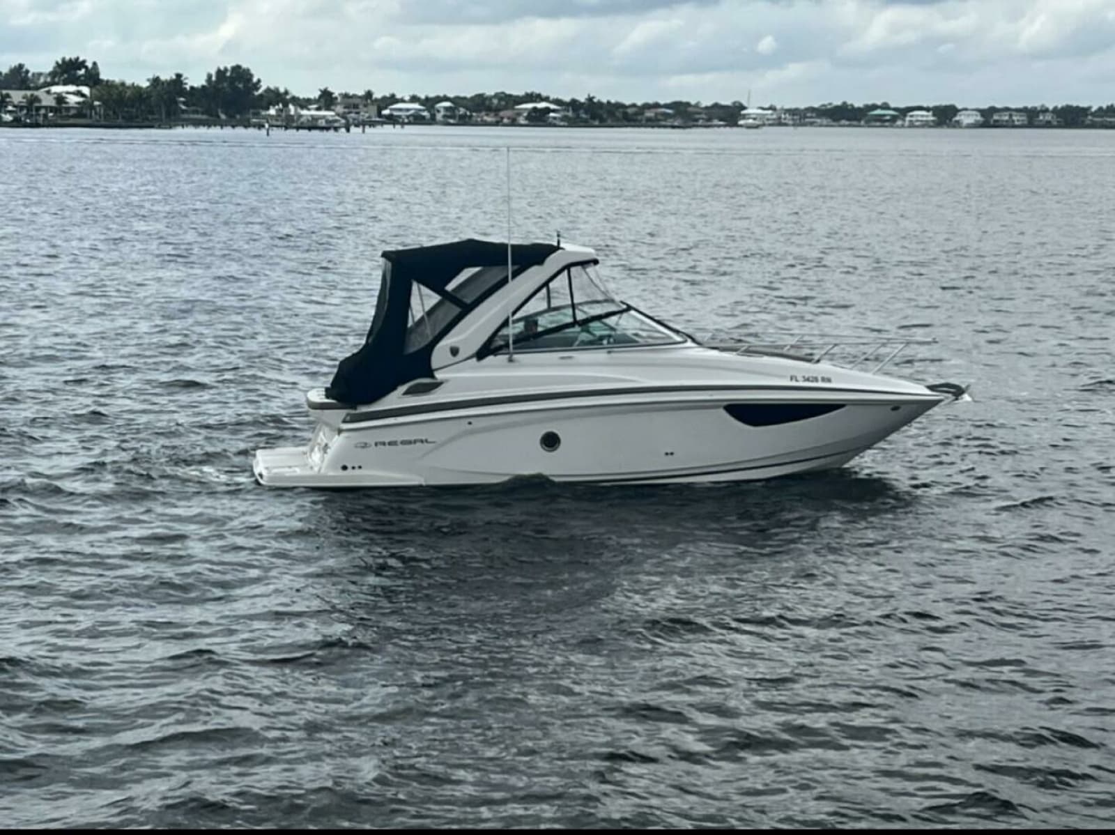 2018 Regal 28 Express - Photo 2