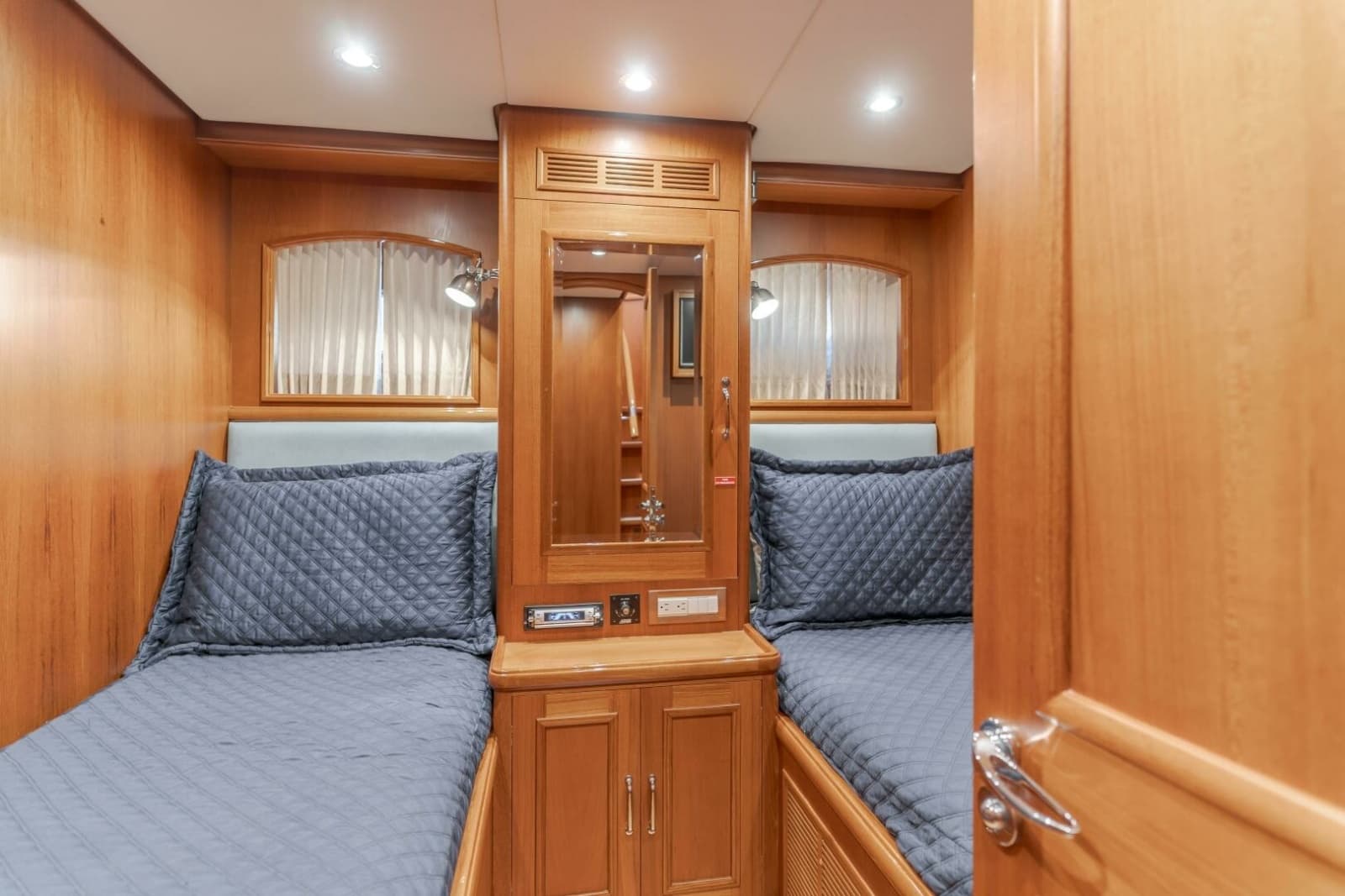 2008 Grand Banks 59 Aleutian RP - Photo 26