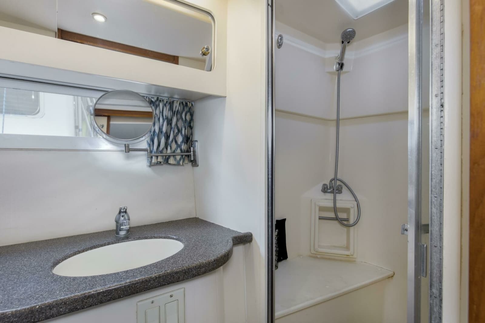1997 Carver 445 Aft Cabin - Photo 23