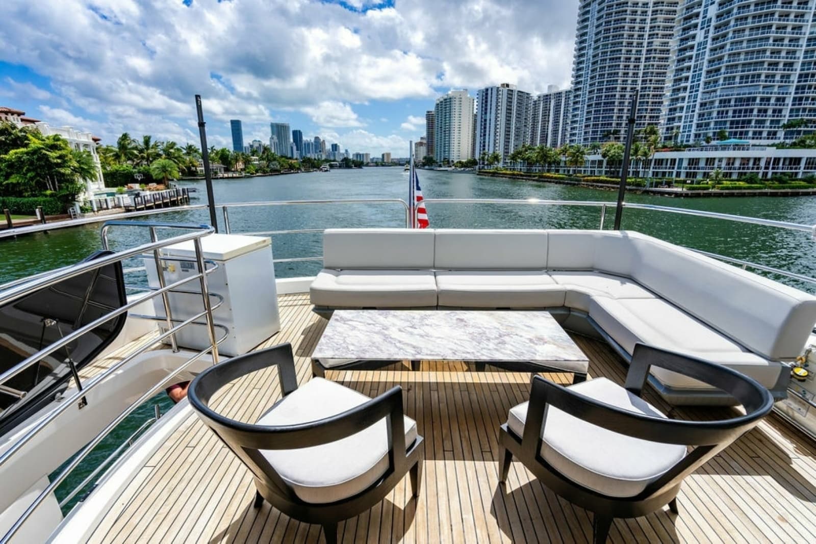 2019 Sunseeker 95 Motor Yacht - Photo 20