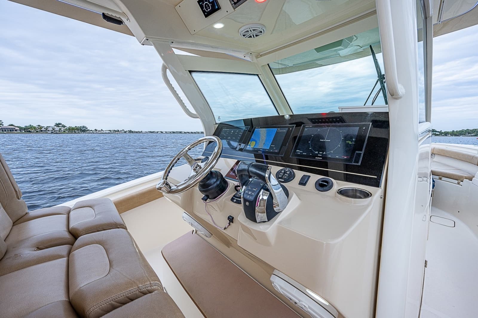 2018 Scout 355 LXF - Photo 31