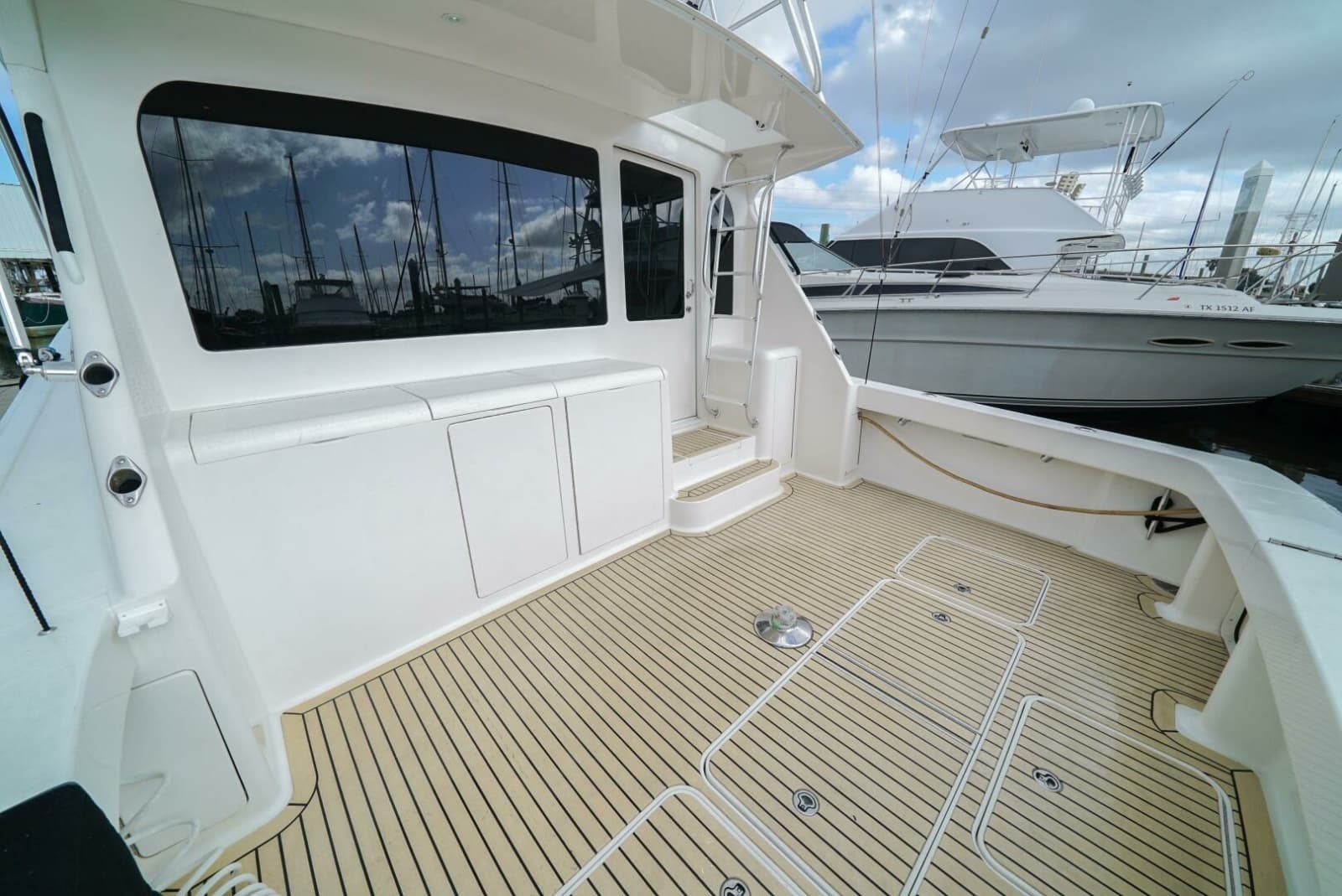 2007 Viking 45 Convertible - Photo 22