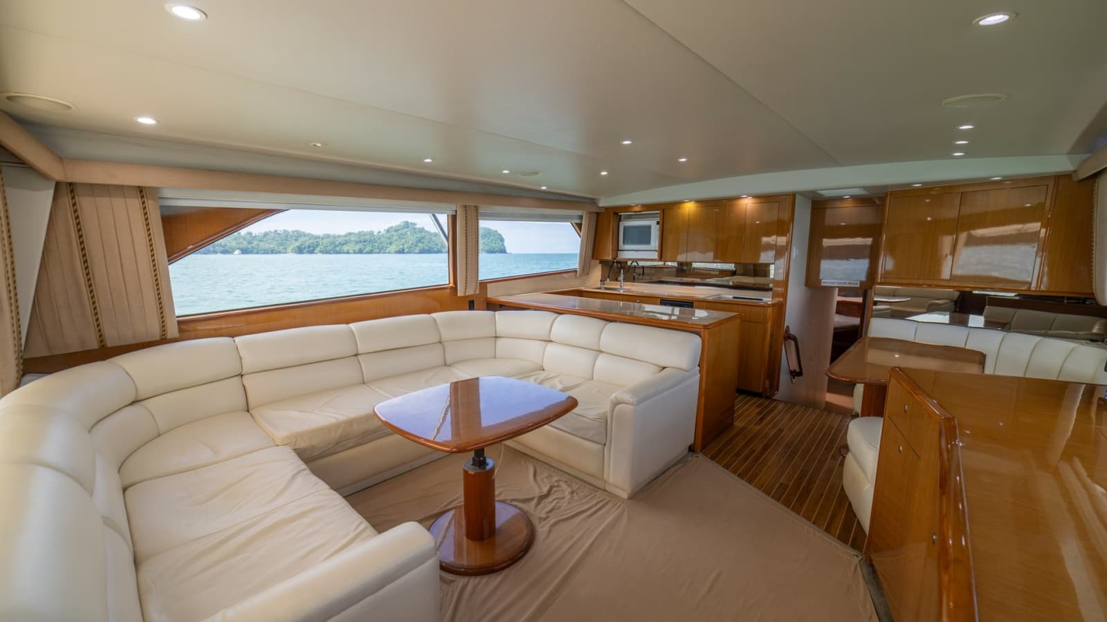 2002 Viking 61 Convertible - Photo 4