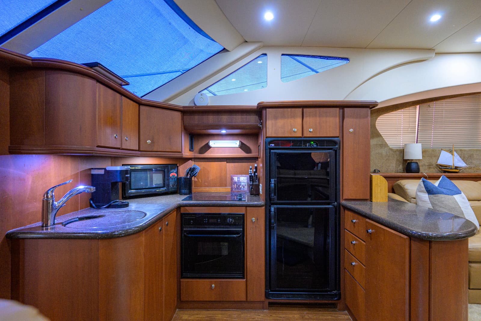 2005 Silverton 39 Motor Yacht - Photo 29