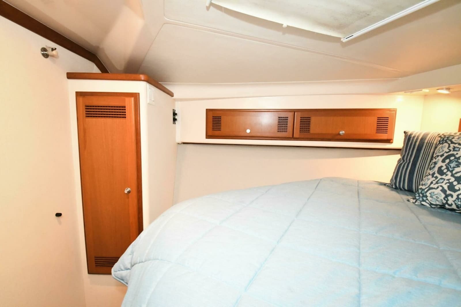2001 Cabo 35 Flybridge - Photo 12