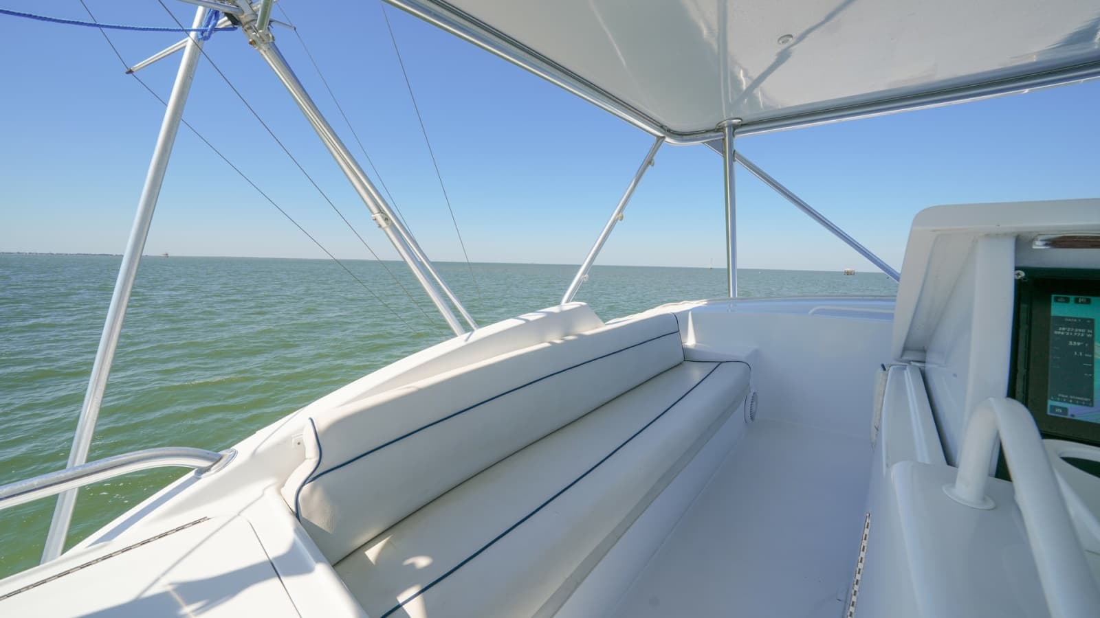 2001 Hatteras 60 Convertible - Photo 37