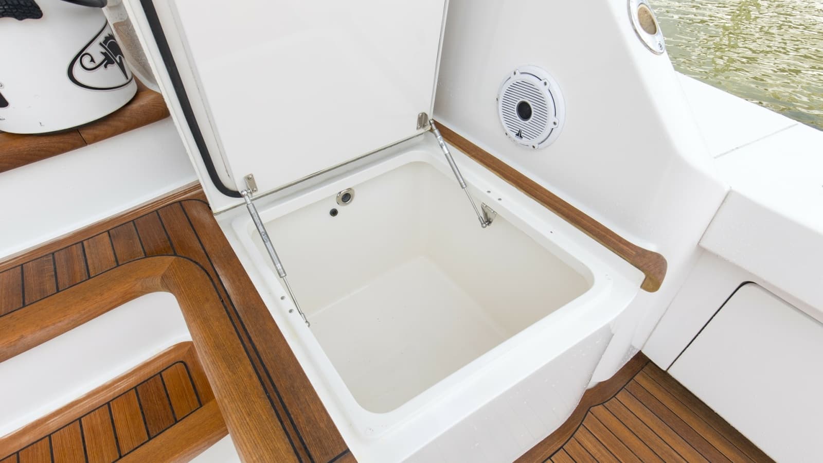 2017 Viking 72 Enclosed Bridge - Photo 62
